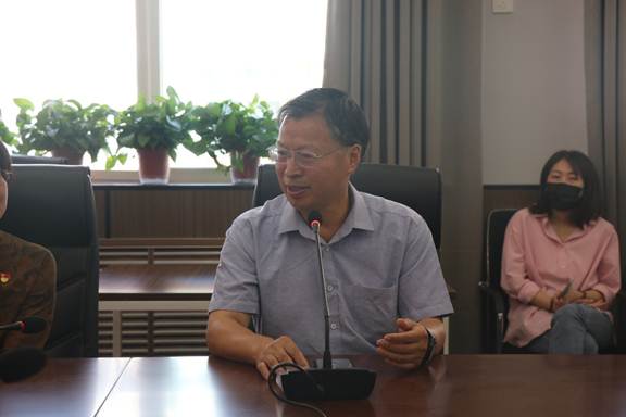 说明: C:\Users\Administrator\Desktop\新闻稿\师德师风报告会\IMG_0398.JPG